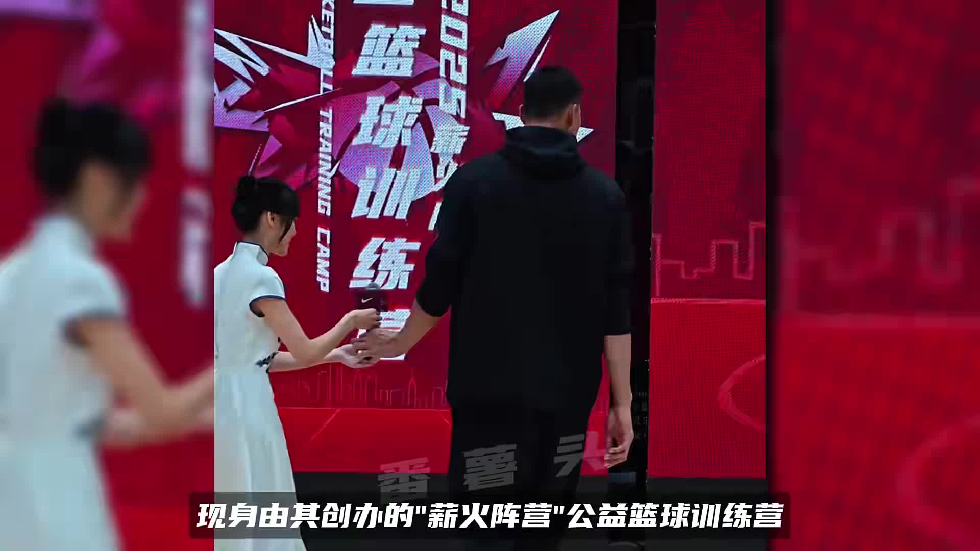 易建联罕见露面！上演拆解背身单打教学，身材比退役前还好