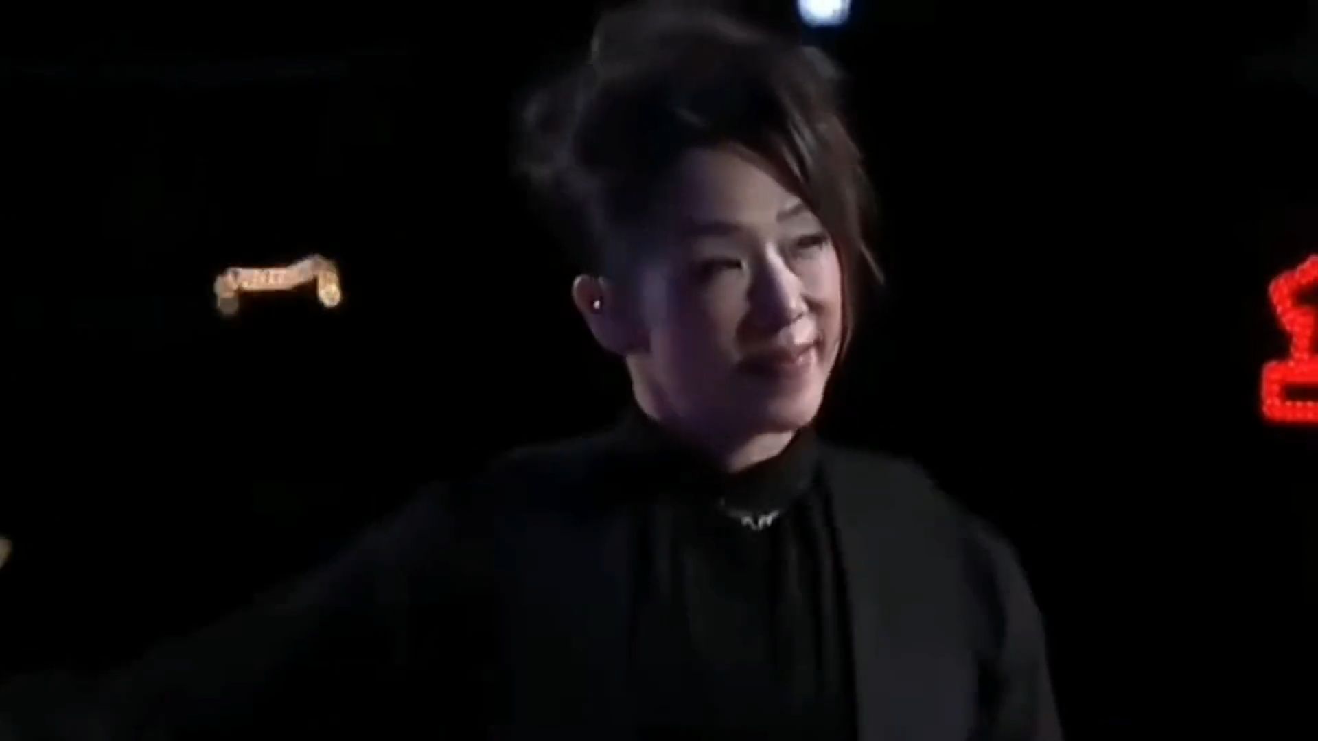 林忆莲演唱《伤痕》，经典老歌百听不厌，越听越好听