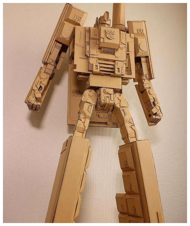 这才叫手工大神,一块纸板变出汽车和水手服,让人叹为观止