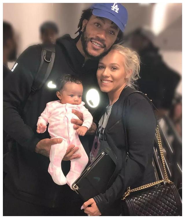 nba球星罗斯晒出妻子美照,颜值高身材棒,刚给生二胎是儿子