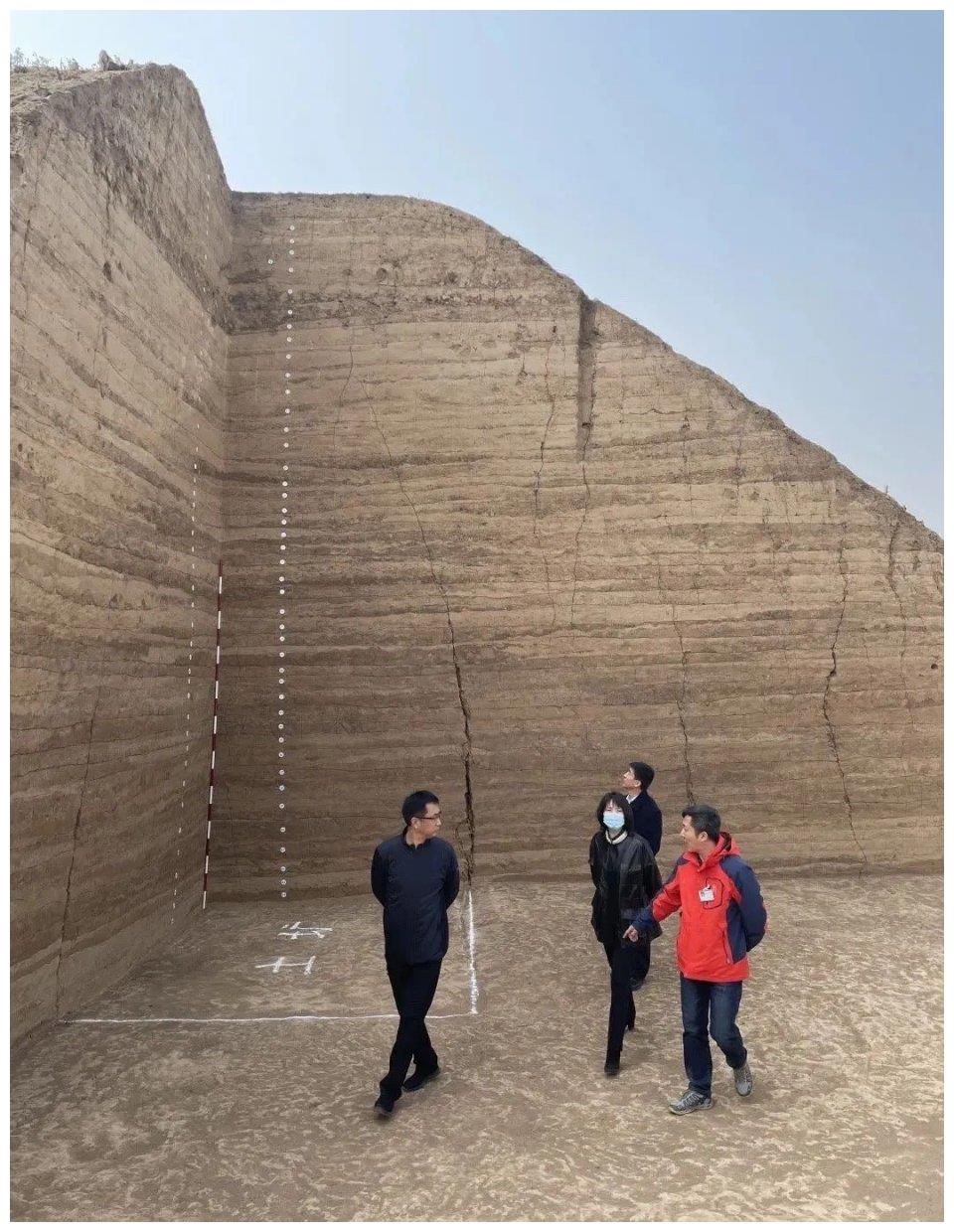 机场扩建发现3500多座古墓网友地上没开盘地下住满了