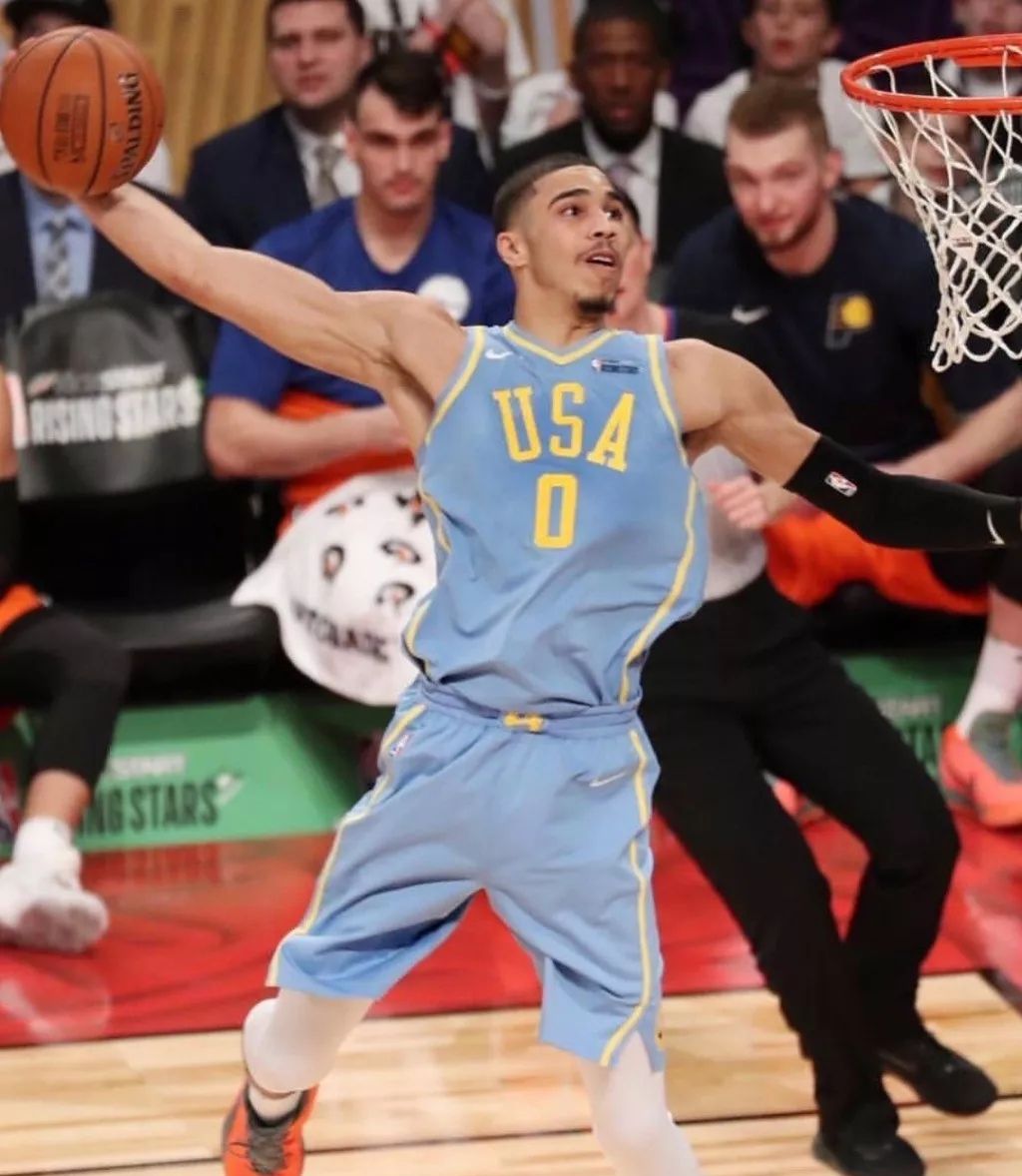 塔图姆领衔绿军对决巴恩斯率领的年轻猛龙阵容