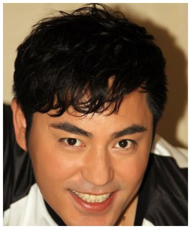 "蒙丹"牟凤彬近照变样,方脸消失变成尖下巴,45岁婚姻仍成谜__财经头条