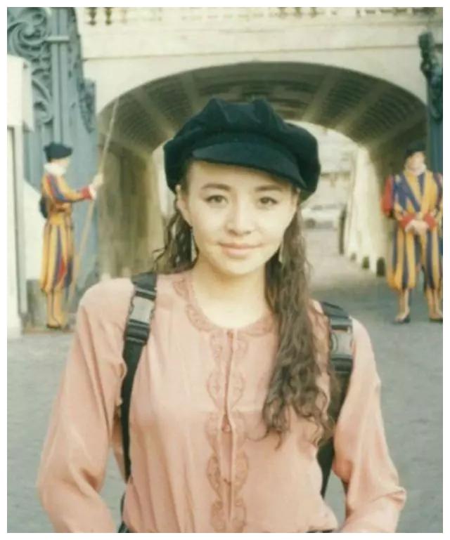 孙俪《安家》扮演房似锦被指像宋丹丹,网友:不像蔡明就好