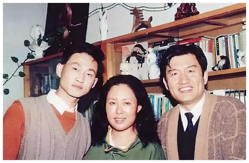 但斯琴高娃因为《骆驼祥子》而一举成名后敖醒晨觉得自己名气不如老婆