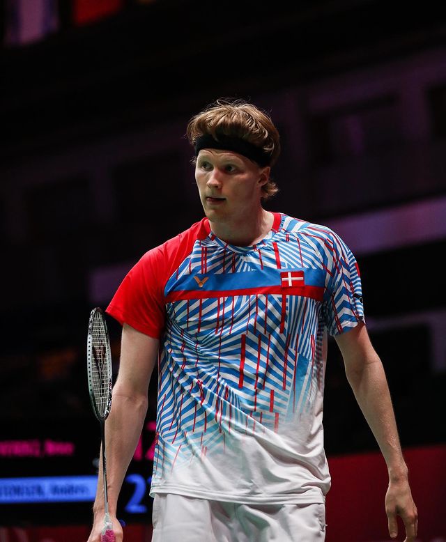 丹麦羽毛球新一哥打完辉瑞疫苗晕倒事后直言感觉要死了一样