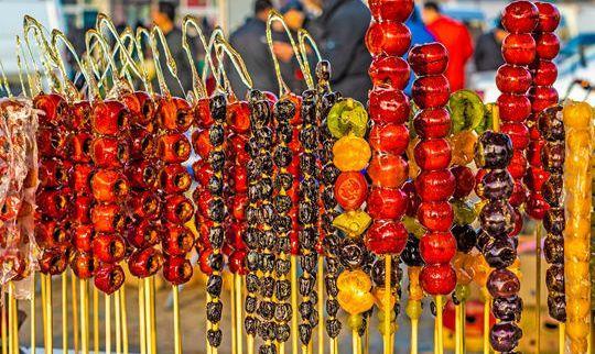 一串色彩艳丽的糖葫芦,酸甜可口,好看!好吃__财经头条