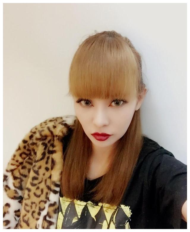 大手大脚的生活完全是入不敷出,丁小芹的歪脑筋就开始打起了主意.