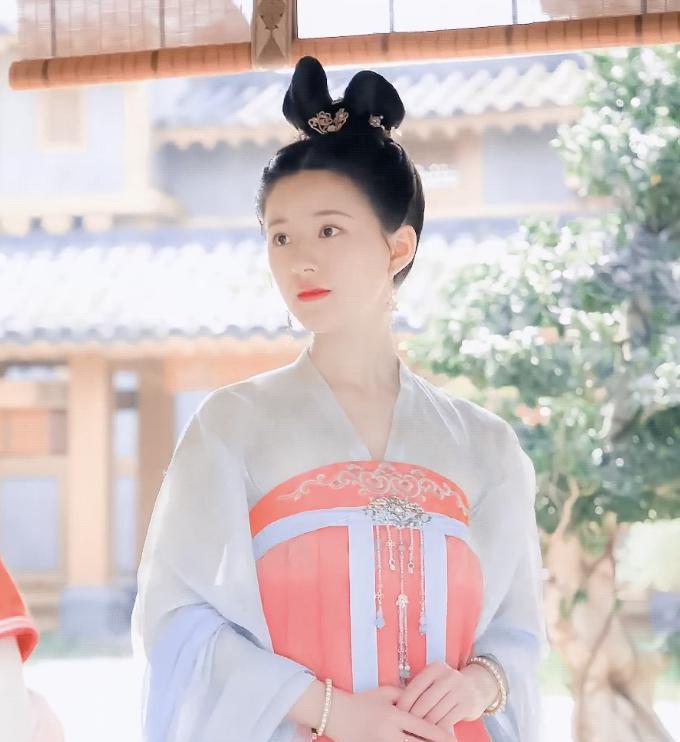 赵露思古装艳压迪丽热巴?粉嫩可爱充满少女感,《长歌行》热播
