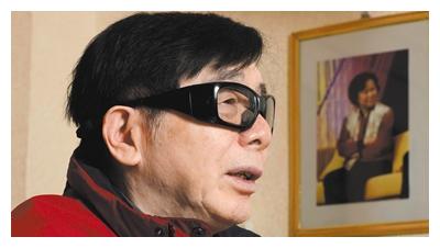 年纪越来越大,21世纪后他们先后退休,住在很普通的居民区里,可王崇秋