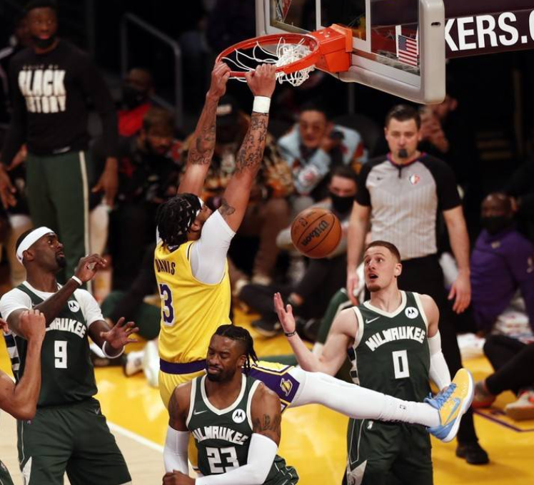 湖人完败!字母哥双巨头65+19,威少安慰浓眉,老詹27+8沮丧离场休闲区蓝鸢梦想 - Www.slyday.coM 湖人完败!字母哥双巨头65+19,威少安慰浓眉,老詹27+8沮丧离场休闲区蓝鸢梦想 - Www.slyday.coM