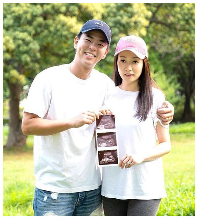 恭喜柯受良39岁儿子升级当爹首晒一家三口合影画面温馨有爱