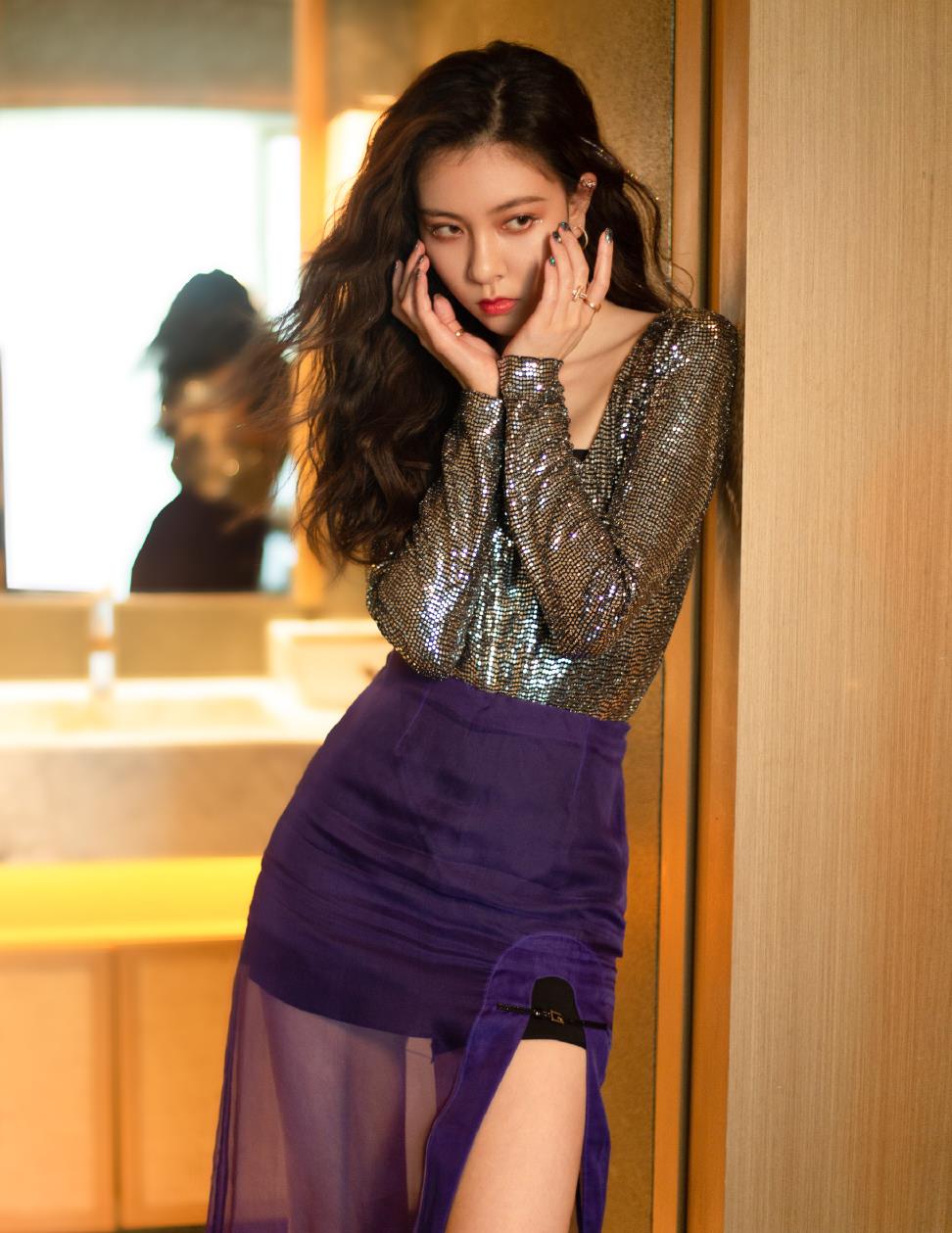 张一山女友宋妍霏腰细腿长穿衣打扮也很任性