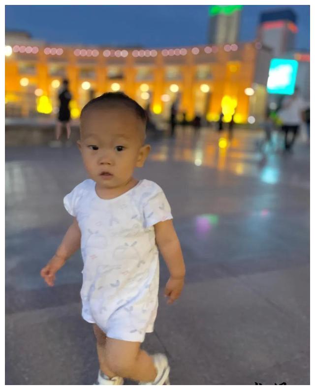 我儿说，妈妈你没工作没钱结账，不能吃，爸爸付钱的，爸爸可以吃休闲区蓝鸢梦想 - Www.slyday.coM