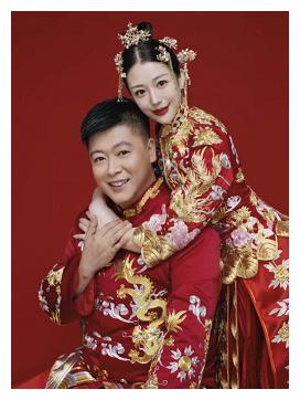 在2020年4月份时,贺树峰就和妻子杨晨领证结婚,这一消息令很多人纷纷