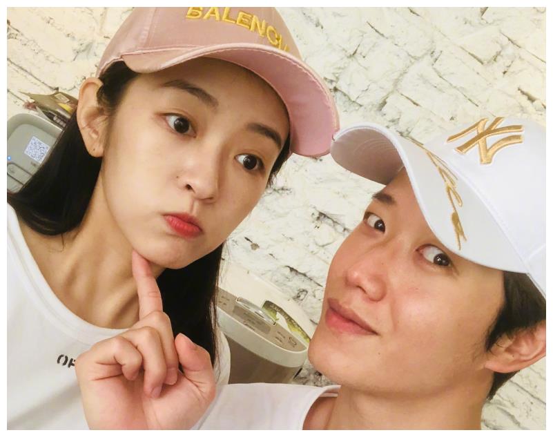 又一对明星情侣恋情曝光本想地下恋谁也没想到被老爸公开