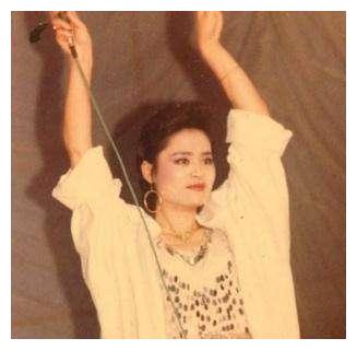 打败韦唯毛阿敏,却被亲弟弟砸致脑震荡,一代歌后靠做保姆为生休闲区蓝鸢梦想 - Www.slyday.coM 打败韦唯毛阿敏,却被亲弟弟砸致脑震荡,一代歌后靠做保姆为生休闲区蓝鸢梦想 - Www.slyday.coM