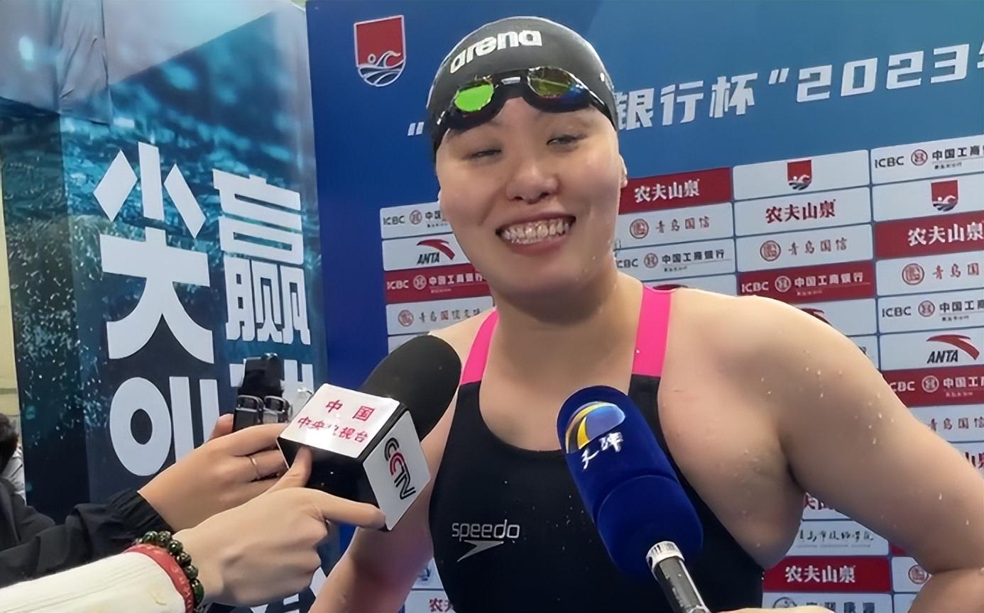 谈及减肥层面,傅园慧笑了,称:"少吃点,多练点就会瘦了,虽然现在比较胖