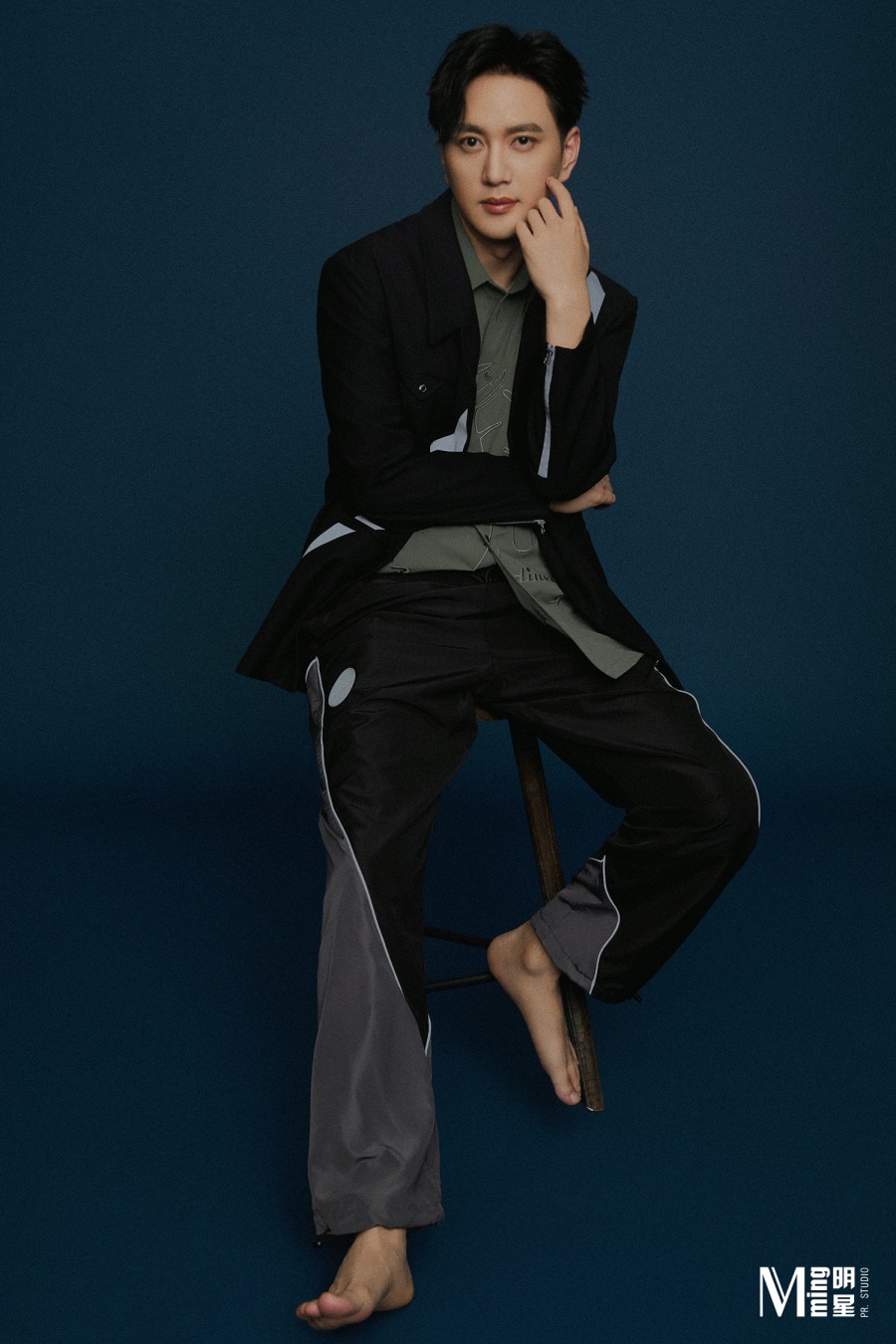 王仁君时尚大片曝光诠释慵懒雅痞风尚