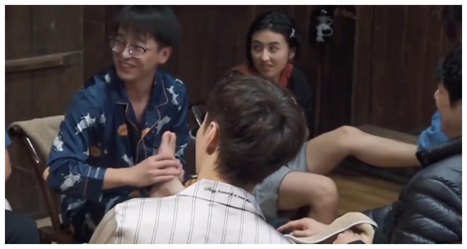 杨紫干饭人实锤,听到菜单连连点头,直言就是为了晚上这一顿而来休闲区蓝鸢梦想 - Www.slyday.coM 杨紫干饭人实锤,听到菜单连连点头,直言就是为了晚上这一顿而来休闲区蓝鸢梦想 - Www.slyday.coM