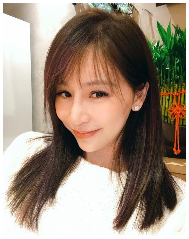 37岁王心凌晒新造型,甜心教主气质大变,女人味十足