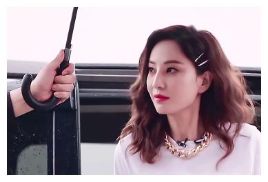 郑希怡私信刘雨昕遭无视高调喊话再不回复就取关你