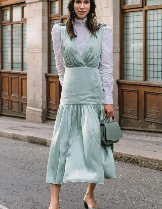 如何穿着时髦的浅色衣服,看起来像成年人?