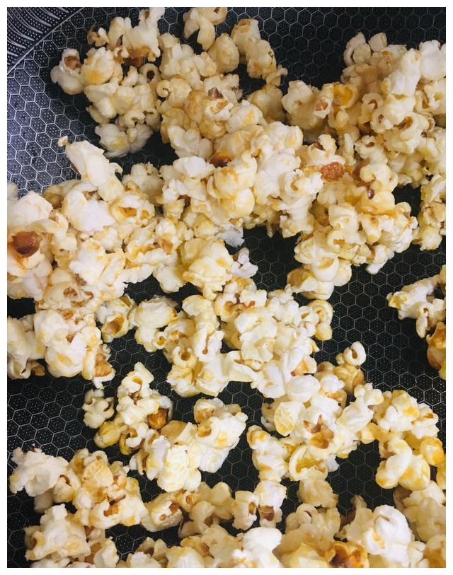 自制爆米花教程不粘锅平底锅篇爆米花自己做吃的更健康