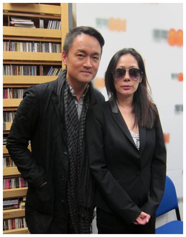 荒唐关淑怡未婚先孕沦落街头苦苦隐瞒12年生父竟是不丹活佛