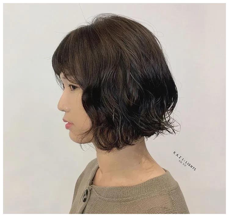 2020流行发型,短发就该这样烫,减龄又时髦