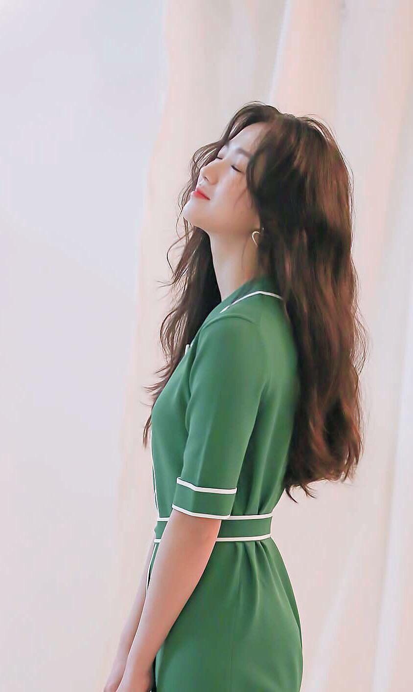 金惠允:穿着简洁大方不失风度,气质非凡颜值脱俗,简直太美了!