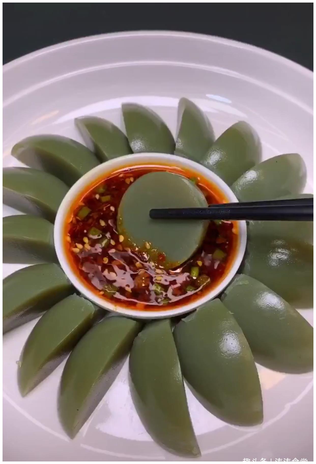 形似果冻,q弹润滑,东北特色菜——实蛋!润滑