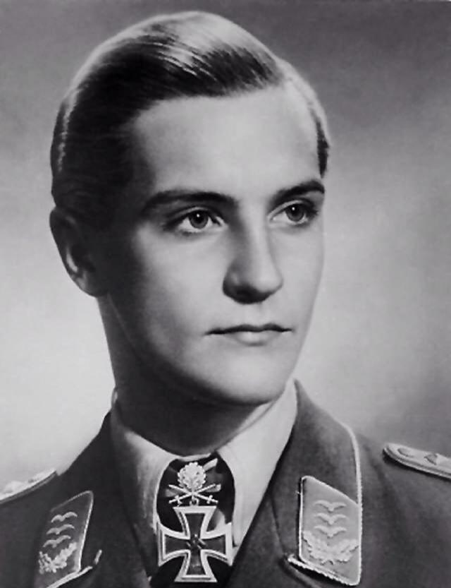 二战东线的"黑死神",三年击落敌机352架,德国第一王牌飞行员