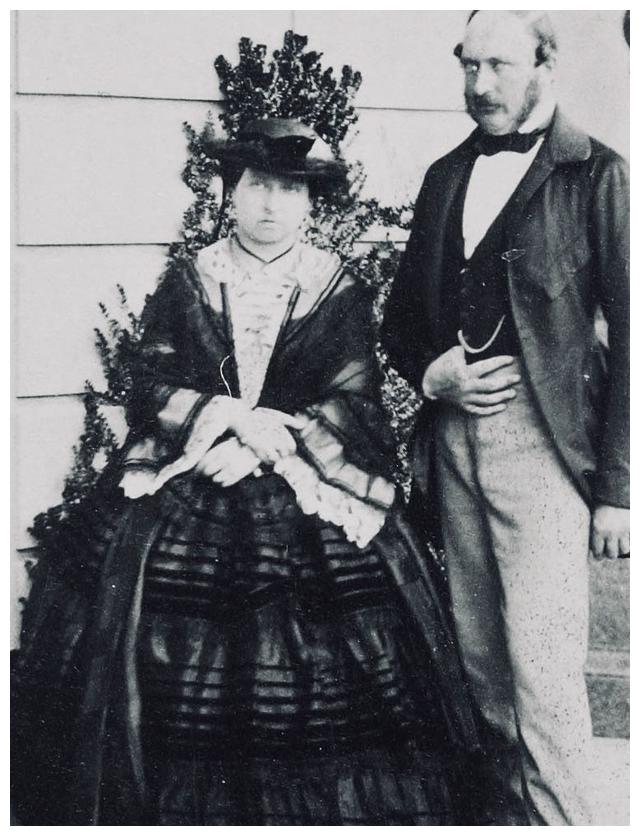 维多利亚女王比阿尔伯特亲王多活了39年为何他却如此的短命