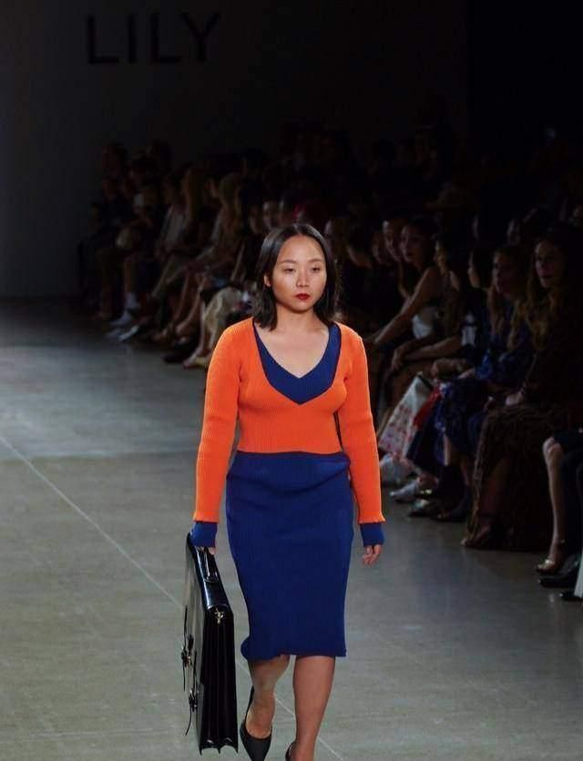 辣目洋子气质很独特162身高走t台却有超模气场眼神太到位了