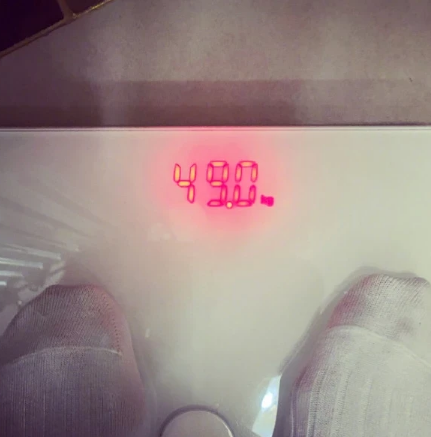 沈梦辰晒98斤真实体重狂吃东西不胖反瘦三天瘦两斤惹人羡