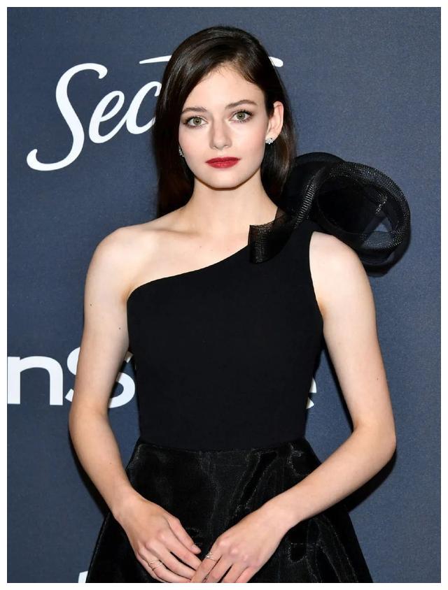 好久不见:还记得《暮光之城》里的renesmee吗?她现在长这样