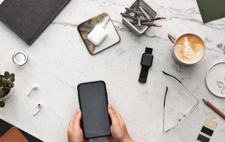 被神秘公司起诉违规解锁客户产品遭索赔卓翼科技预亏17亿