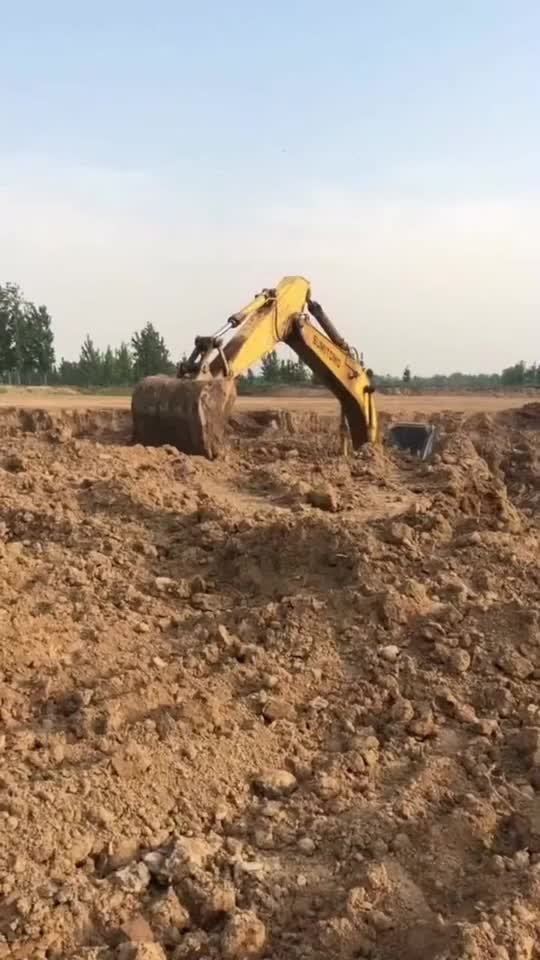 自己挖的坑,自己爬,挖掘机师傅自己难为自己