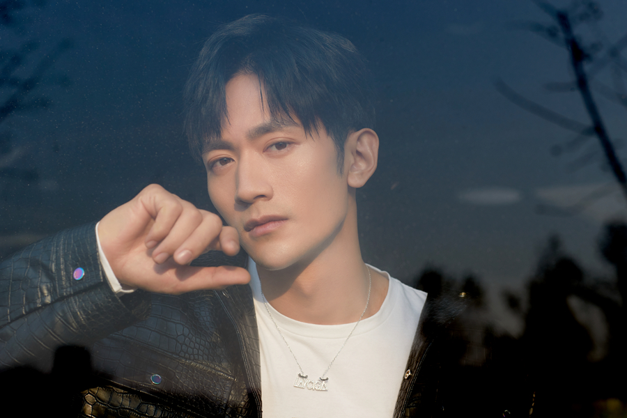 张天阳最新写真曝光 演绎氛围感潮酷范__财经头条