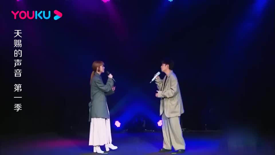 天赐的声音:吴青峰路嘉欣《蔓延》,唱功俱佳,令人百听不厌!