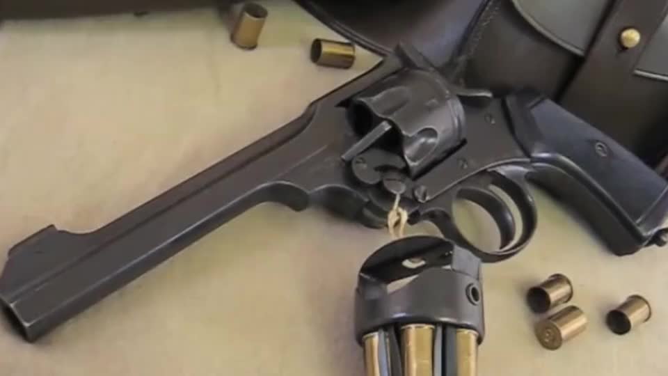 韦伯利 mark vi手枪,快速装弹器 以及 韦伯利点22训练手枪