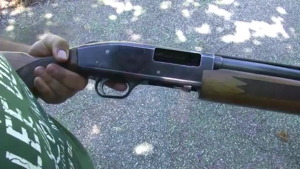 雷明顿tac 14霰弹枪,加装黑色霰弹,户外靶场射击实测