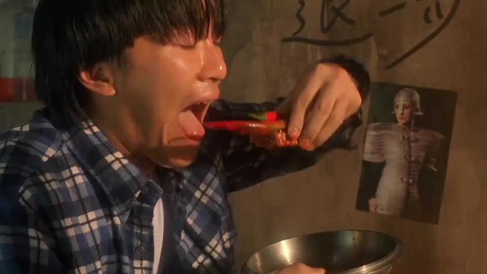 星爷跟达叔两个组合太搞笑了只吃了一块臭豆腐达叔嘴巴喷火焰