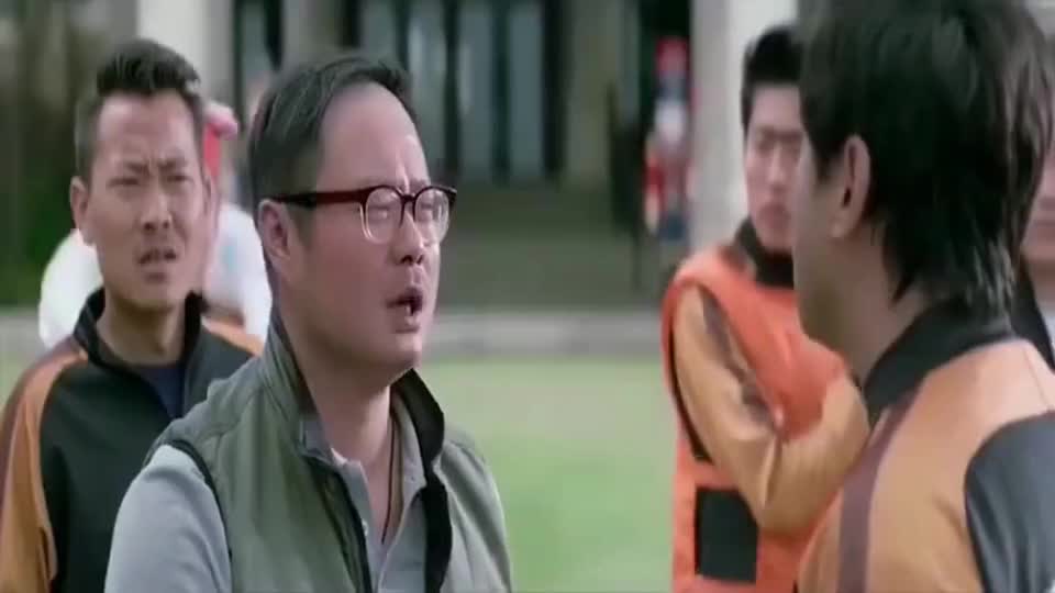 西虹市首富,富豪看见兄弟装大款,说:你多鸡毛啊!