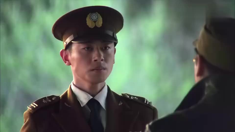 远去的飞鹰谁说瘸子就不能开飞机走的这两步把首长都看呆了