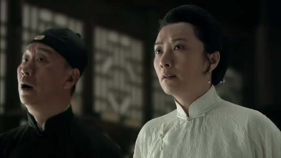 圣天门口雪大爹擦枪走火众人在酒馆议论镇长