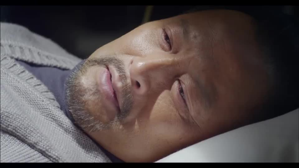 父亲病重撒手人寰一家四口就此泪别看得实在感动