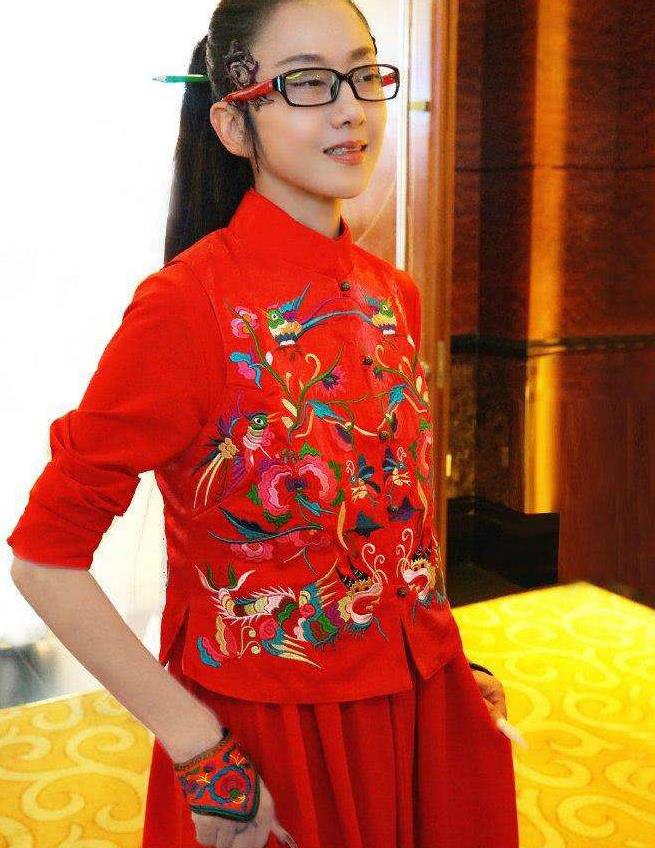 杨丽萍民族风造型真美穿连衣裙美得优雅少女身材叫人羡慕