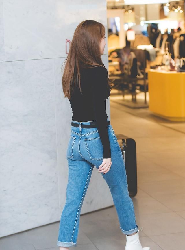 金亚荣:养眼的气质,犀利的眼神 气场十足